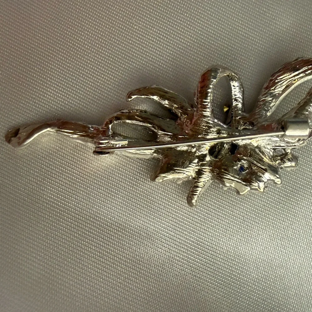 Sparkling Set of Three Crystal Brooches/Pins - Picture 5 of 7